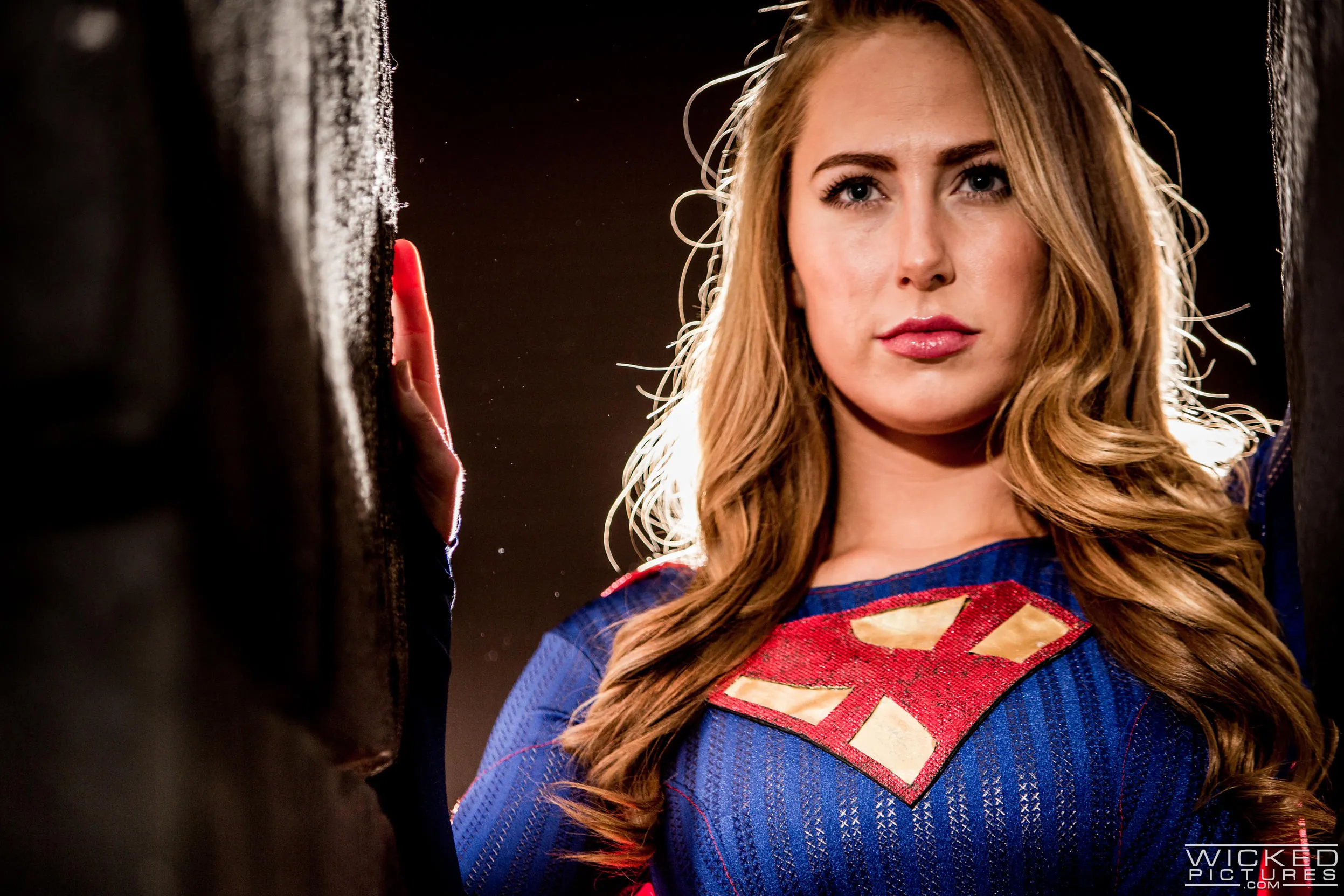 ▷ Carter Cruise in Supergirl XXX: An Axel Braun Parody Scene 1 (Photo 9) |  Wicked